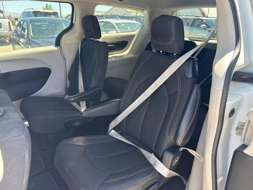 Bright White Clearcoat 2022 Chrysler Voyager LX