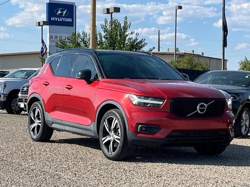 2021 Volvo XC40 T5 R-Design