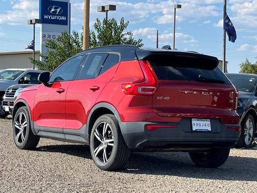 2021 Volvo XC40 T5 R-Design