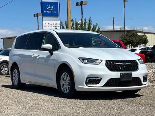 2023 Chrysler Pacifica Touring-L