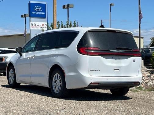 2023 Chrysler Pacifica Touring-L