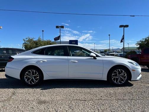 2022 Hyundai SONATA SEL