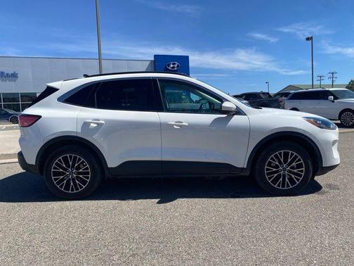 White Metallic 2022 Ford Escape PHEV SEL
