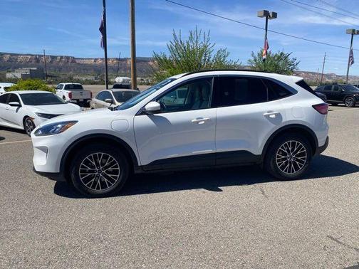 White Metallic 2022 Ford Escape PHEV SEL