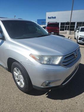 Classic Silver Metallic 2013 Toyota Highlander Base Plus