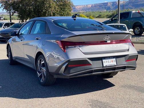 Metal 2025 Hyundai ELANTRA HEV SEL