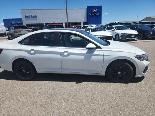 Opal White Pearl Effect 2024 Volkswagen Jetta 1.5T SE
