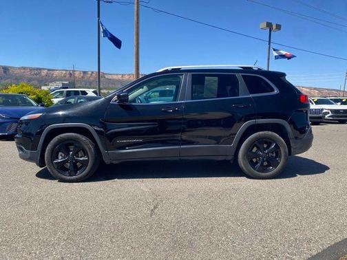 Diamond Black 2017 Jeep Cherokee Latitude