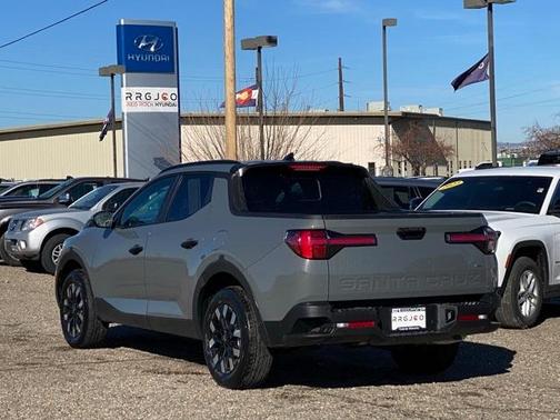 2025 Hyundai SANTA CRUZ SEL Activity