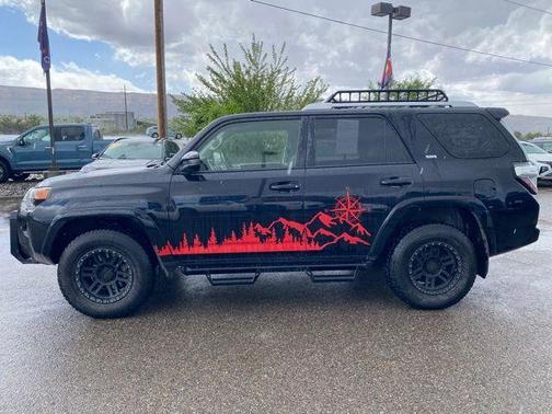 Midnight Black Metallic 2018 Toyota 4Runner SR5