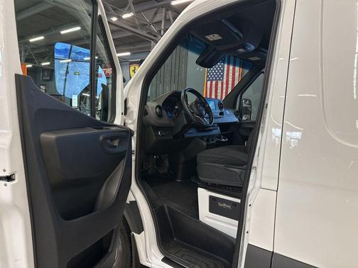 White 2022 Mercedes-Benz Sprinter 1500 Standard Roof I4