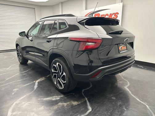 Mosaic Black Metallic 2025 Chevrolet Trax FWD 2RS