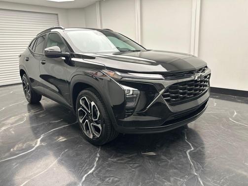Mosaic Black Metallic 2025 Chevrolet Trax FWD 2RS