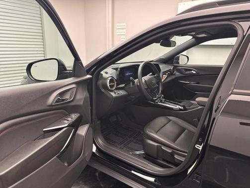 Mosaic Black Metallic 2025 Chevrolet Trax FWD 2RS