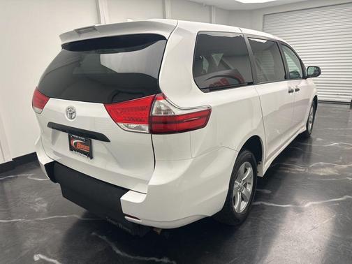 2019 Toyota Sienna SE