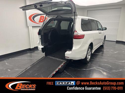 2019 Toyota Sienna SE