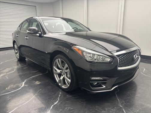 2017 INFINITI Q70 3.7X