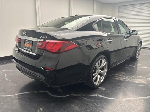2017 INFINITI Q70 3.7X