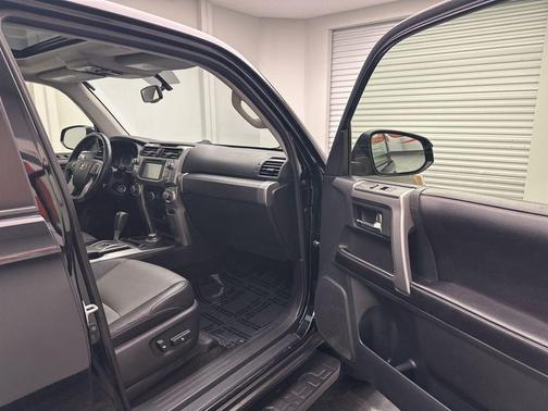 Midnight Black Metallic 2016 Toyota 4Runner SR5 Premium