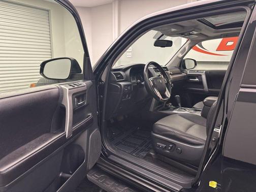 Midnight Black Metallic 2016 Toyota 4Runner SR5 Premium