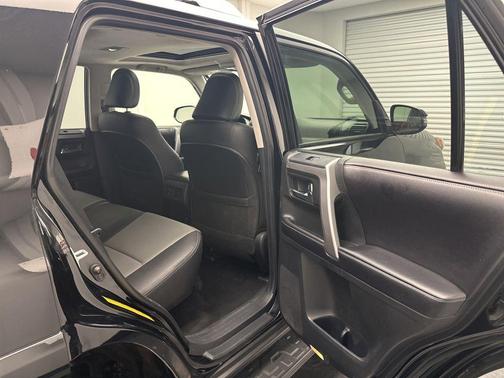 Midnight Black Metallic 2016 Toyota 4Runner SR5 Premium