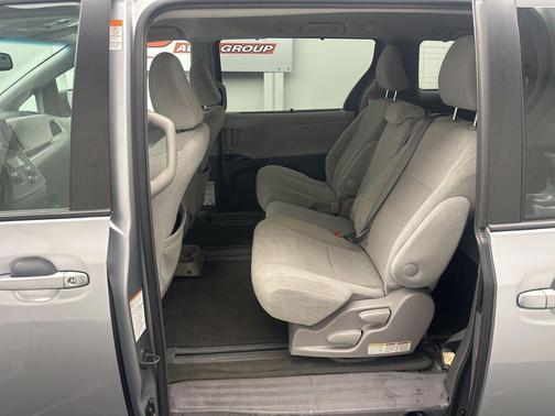 2015 Toyota Sienna SE