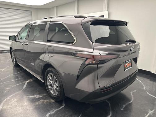 2023 Toyota Sienna XLE