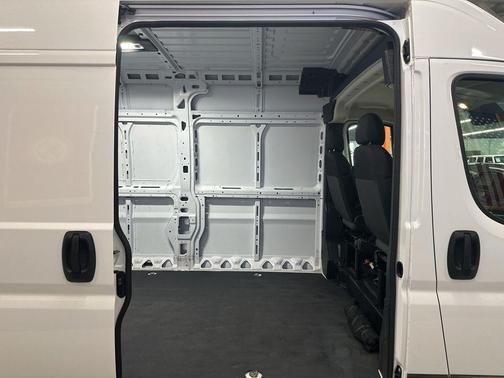 Bright White Clearcoat 2024 RAM ProMaster 2500 Tradesman
