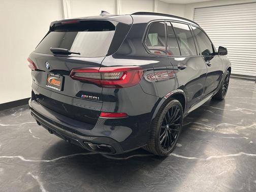 2022 BMW X5 M50i
