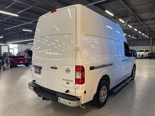 2021 Nissan NV Cargo NV3500 HD S V8