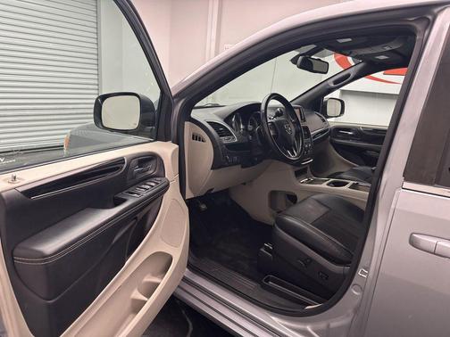Billet Clearcoat 2019 Dodge Grand Caravan SXT