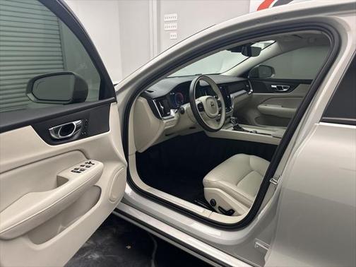 2020 Volvo S60 T5 Momentum