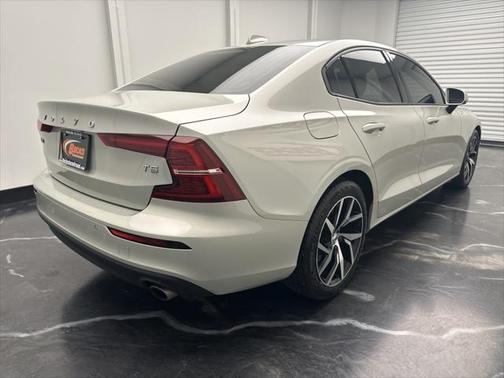 2020 Volvo S60 T5 Momentum