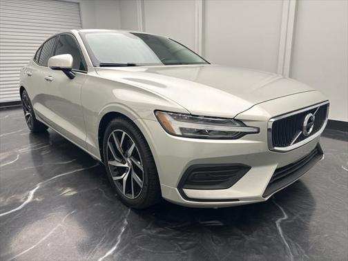 2020 Volvo S60 T5 Momentum