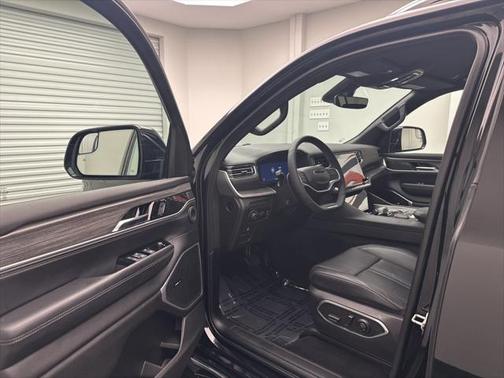 2024 Jeep Wagoneer L Series II 4x2