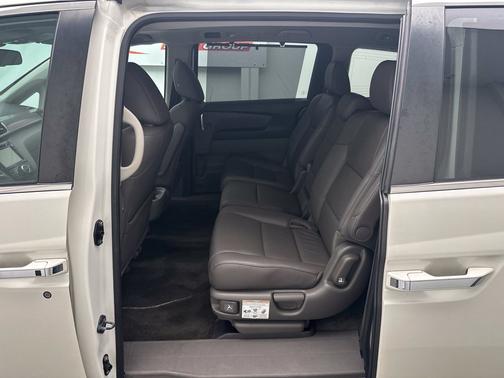 White 2016 Honda Odyssey EX