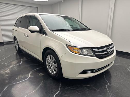 White 2016 Honda Odyssey EX
