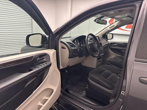 Granite Pearlcoat 2019 Dodge Grand Caravan SE