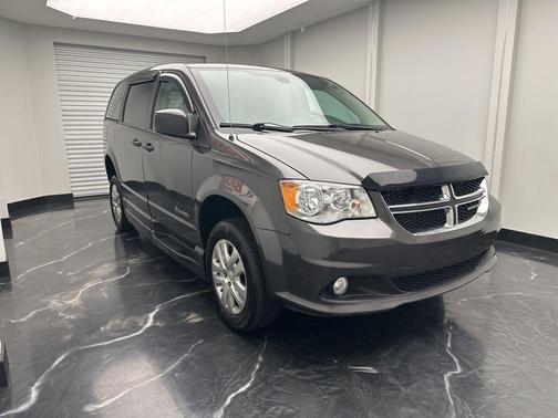 Granite Pearlcoat 2019 Dodge Grand Caravan SE