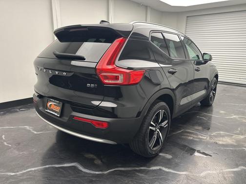 2023 Volvo XC40 B5 Core