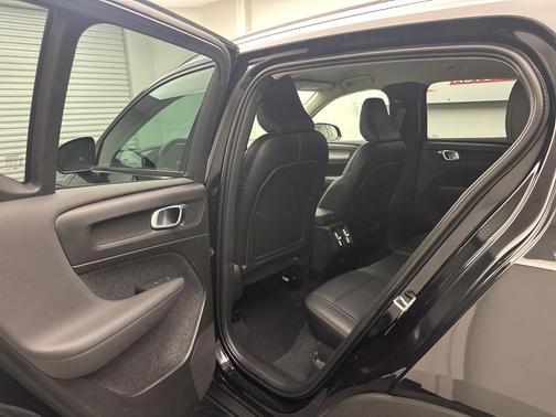 2023 Volvo XC40 B5 Core