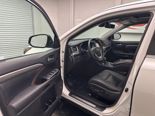 Blizzard Pearl 2019 Toyota Highlander Limited Platinum