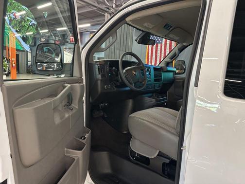 Summit White 2025 Chevrolet Express 3500 RWD 3500 Extended Wheelbase LT