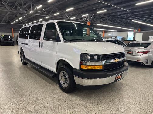 Summit White 2025 Chevrolet Express 3500 LT
