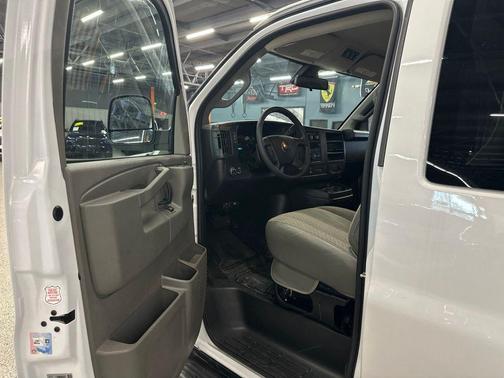 Summit White 2025 Chevrolet Express 3500 RWD 3500 Extended Wheelbase LT