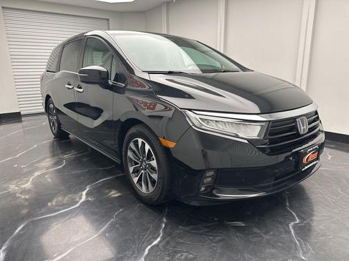 Crystal Black Pearl 2024 Honda Odyssey EX-L