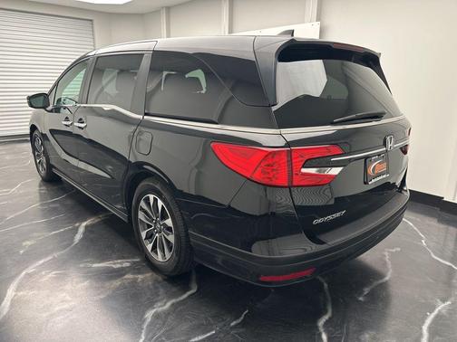 Crystal Black Pearl 2024 Honda Odyssey EX-L