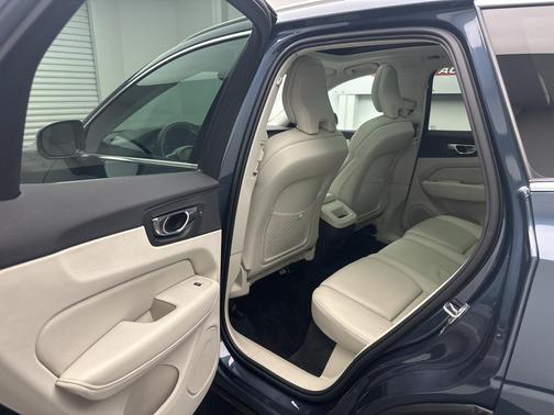 2021 Volvo XC60 T5 Momentum