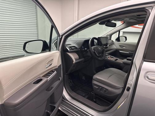 2021 Toyota Sienna XLE 7 Passenger