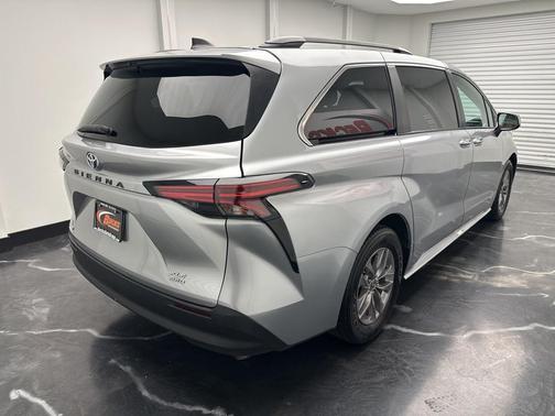 2021 Toyota Sienna XLE 7 Passenger